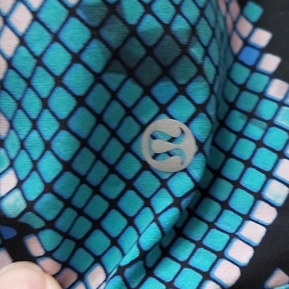 Lululemon Snake Print Tank Top Aqua Pink and Black. Size 4, - Picture 4 of 4